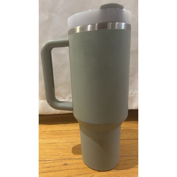 Stanley 40 oz Quencher H2.0 Flowstate Tumbler in Olive Green - Picture 3 of 7